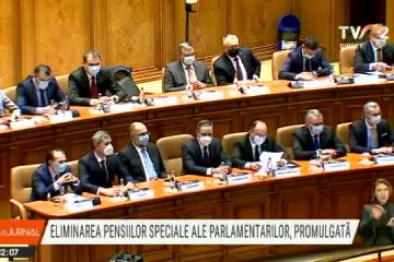 Președintele Klaus Iohannis a promulgat legea care elimină pensiile speciale ale parlamentarilor