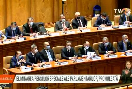 Președintele Klaus Iohannis a promulgat legea care elimină pensiile speciale ale parlamentarilor