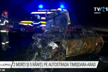 UPDATE Accident cumplit pe autostrada Timișoara-Arad, provocat de un tânăr fără permis. O mașină în care se aflau 7 persoane a luat foc după ce a intrat într-un autoturism care lovise un parapet