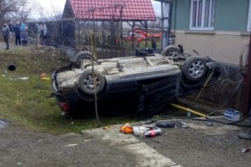 Un copil de 6 luni şi-a pierdut viaţa într-un accident rutier pe DN13A din Mureș