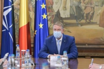 Preşedintele Iohannis, şedinţă de lucru cu premierul Florin Cîţu şi membri ai Guvernului pe tema Planului Naţional de Redresare şi Rezilienţă