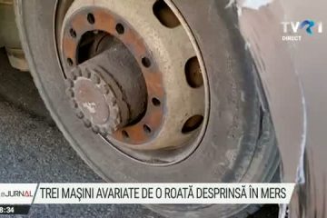 Roata unui autocar s-a desprins în mers și a avariat trei maşini dintr-o parcare