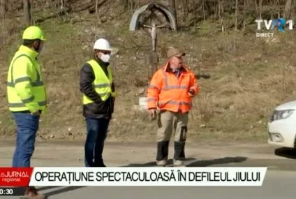 Operațiune spectaculoasă în Defileul Jiului. A fost dinamitată o parte din versant pentru construcția unei parcări