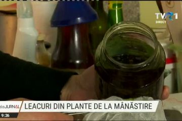 Unguente, tincturi, ceaiuri, creme. Măicuțele de la Mănăstirea Petroșnița fac leacuri din plante, într-un laborator special amenajat. Stareța urmează cursuri de fitoterapie la un institut din Germania