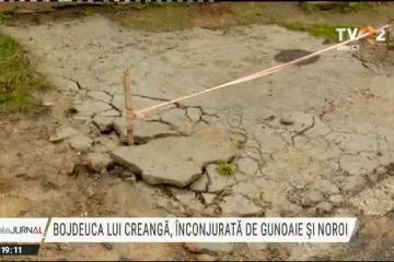 Bojdeuca lui Creangă, înconjurată de șanțuri cu noroi și gunoaie