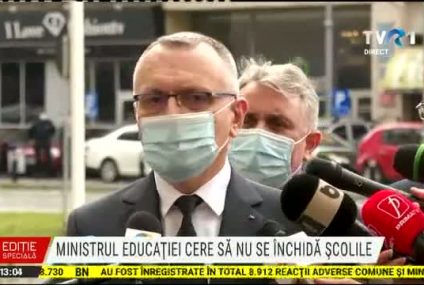 Elevii merg la școală până la instituirea carantinei. Ministrul Educaţiei: Vom modifica sintagma ‘şcolile intră în online la pragul de 6 la mie’ cu ‘şcolile intră în online la intrarea în carantină’