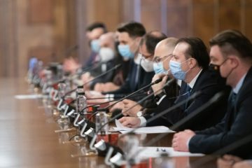 UPDATE Reguli sanitare pentru Paști. Florin Cîțu: Soluția spre care mergem este să adaptăm intervalul orar al restricțiilor de circulație, astfel încât credincioșii să poată participa fizic la Slujba de Înviere