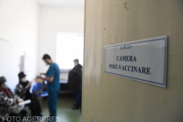 O femeie din Galați, care suferă de mai multe alergii, a avut reacții adverse la câteva minute după vaccinarea cu serul Moderna. Prefectura Galați: Femeia nu a declarat că era în tratament