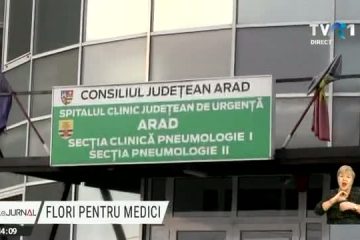 Flori și mulțumiri pentru medicii de la Arad care luptă cu coronavirusul