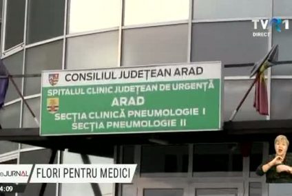 Flori și mulțumiri pentru medicii de la Arad care luptă cu coronavirusul