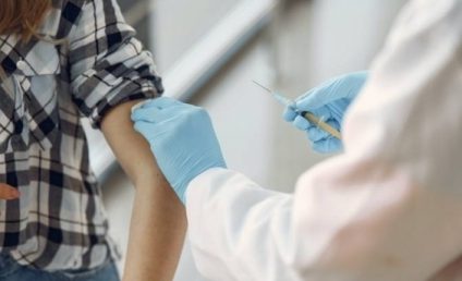 Universitatea Oxford suspendă testarea pe copii a vaccinului anti Covid AstraZeneca