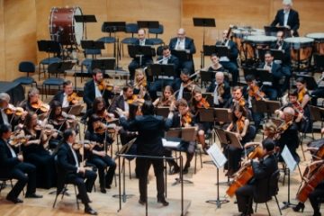 Concert simfonic online susținut de Filarmonica din Sibiu. Evenimentul are loc pe 8 aprilie 2021 și va putea fi vizionat online, gratuit, între orele 19.00 și 20.30
