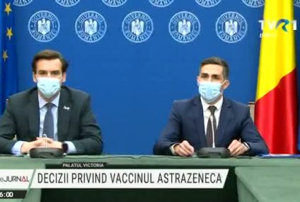 România continuă vaccinarea cu AstraZeneca pentru toate grupele de vârstă. Persoanele care după prima doză AZ au dezvoltat tromboză au contraindicație pentru acest ser. Semnalele de alarmă
