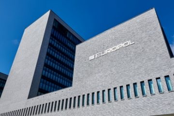 Europol: Criminalitatea organizată se extinde rapid în toate zonele Uniunii Europene şi este favorizată de pandemie