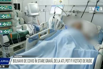 Vizitele în secțiile de terapie intensivă COVID, în condiții stricte. Aparţinătorul este însoţit și ajutat la echiparea cu combinezonul de protecție