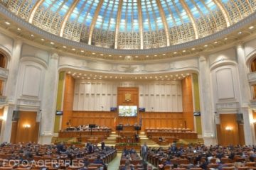 Schimb de replici în plenul Camerei pe tema purtării măştii între Cristina Prună şi deputaţi de la PSD şi AUR