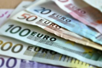 Euro, nou maxim istoric. Cursul calculat de Banca Națională a României este de 4,9261 lei/euro