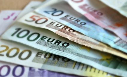 Euro, nou maxim istoric. Cursul calculat de Banca Națională a României este de 4,9261 lei/euro