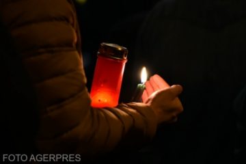 Îndrumările Patriarhiei pentru noaptea de Înviere și pentru ceremoniile premergătoare. Slujbe și în interiorul bisericilor, cu respectarea regulilor sanitare. Sfânta Lumină va fi adusă de la Ierusalim