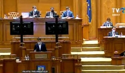 CAMERA DEPUTAȚILOR | Elevii din învățământul primar vor putea beneficia de tran gratuit la școală