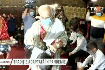 Ritualul spălării picioarelor din Joia Mare, înlocuit cu smerenia atingerii mâinii. Doisprezece copii din Galați, binecuvântați de Arhiepiscopul Dunării de Jos, Casian Crăciun