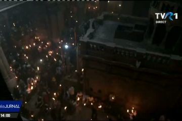 S-a aprins Lumina Sfântă la Ierusalim! Biserica Sfântului Mormânt a fost plină de credincioși. Lumina Sfântă va ajunge în România în jurul orei 19.00
