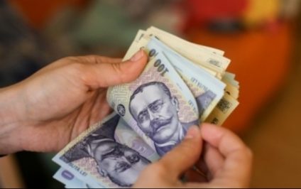 Leul s-a apreciat faţă de euro, dar a scăzut în raport cu dolarul american