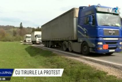 UPDATE Protest al tranatorilor, exasperați din cauza intrării în reparații a podului de la Azuga. Zeci de șoferi de TIR au plecat dimineață dinspre Braşov spre Ploieşti, circulând cu 20 de kilometri la oră
