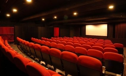 Lungmetrajul ”Babardeală cu bucluc sau porno balamuc”, de vineri în cinematografele din România