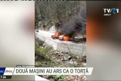 Două mașini au ars în parcarea sitului arheologic Sarmizegetusa Regia