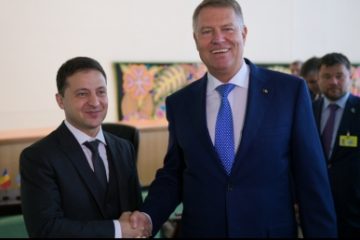 K. Iohannis, convorbire telefonică cu președintele Ucrainei despre situația îngrijorătoare de securitate din regiune. Volodimir Zelenski l-a invitat din nou pe președintele României să efectueze o vizită în Ucraina