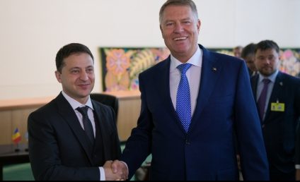 K. Iohannis, convorbire telefonică cu președintele Ucrainei despre situația îngrijorătoare de securitate din regiune. Volodimir Zelenski l-a invitat din nou pe președintele României să efectueze o vizită în Ucraina