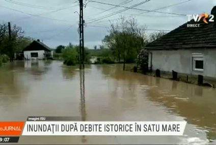 Inundații după debite istorice în Satu Mare. Oamenii au fost scoși cu bărcile din mijlocul apelor