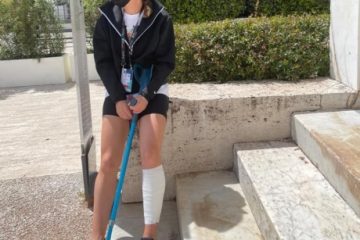 Simona Halep s-a întors în țară după accidentarea de la Roma: „Sunt șanse mici să joc la Paris,  obiectivul este Olimpiada”.  RMN-ul a confirmat o mică ruptură musculară la gamba stângă