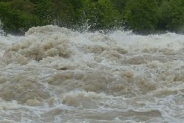 Cod roşu de inundaţii pe râuri din judeţele Bihor şi Cluj