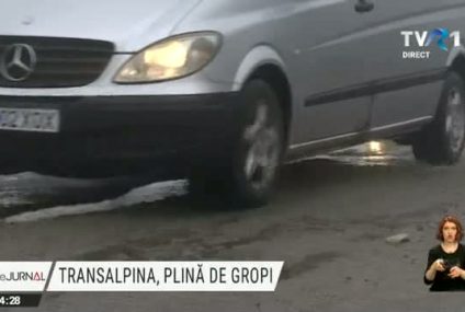 Transalpina e ciuruită de gropi în zona stațiunii montane Rânca