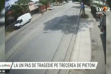 Un vatman a fost la un pas să omoare o familie pe trecerea de pietoni din Capitală