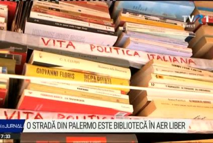 Italia: Bibliotecă în aer liber pe o stradă din Palermo