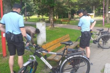 Poliţiştii locali din Timișoara au început patrule cu bicicletele, pe malurile Canalului Bega