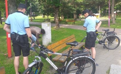Poliţiştii locali din Timișoara au început patrule cu bicicletele, pe malurile Canalului Bega