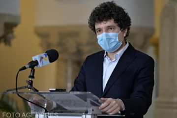 Nicuşor Dan: Bilete gratuite la teatre şi muzee, pentru cei vaccinaţi pe 1 iunie la centrul de vaccinare din mașină