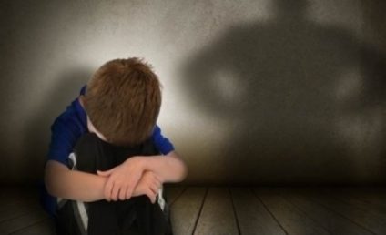 Organizaţia Salvaţi Copiii: Unul din doi copii e supus unei forme de abuz