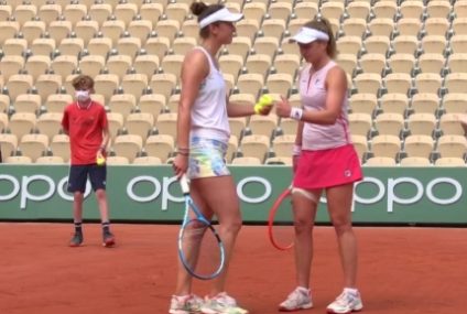 ROLAND GARROS | Irina Begu și argentinianca Nadia Podoroska s-au calificat în sferturi la dublu