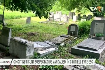 Trei tineri au fost reținuți de poliție în cazul profanării monumentelor funerare din Cimitirul Evreiesc din Ploiești