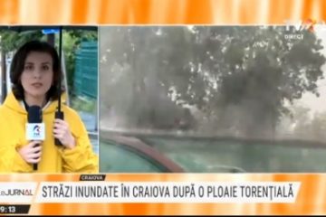 Străzi inundate în Craiova după o ploaie torențială de câteva minute