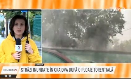 Străzi inundate în Craiova după o ploaie torențială de câteva minute