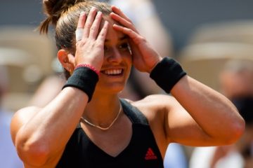 Surpriză la Roland Garros: Iga Swiatek, campioană en titre, a fost eliminată în sferturi de Maria Sakkari. Pentru prima oară în istorie, nicio jucătoare din top 10 nu se califică în semifinale