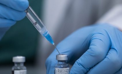 Jumătate dintre adulții din Uniunea Europeană au fost vaccinați cu cel puțin o doză de ser împotriva coronavirusului