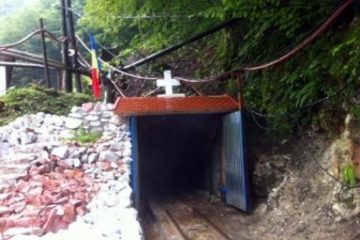 Directoarea Minei Băița și 10 angajați s-au blocat în carieră, în semn de protest