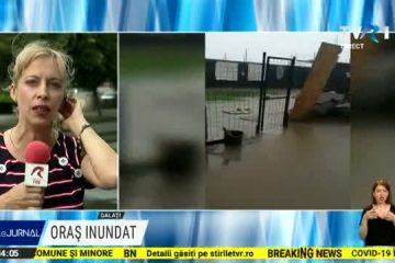 Străzi și gospodării inundate la Galați, după o ploaie torențială. Ambulanța nu a putut ajunge la o femeie care avea nevoie de ajutor
